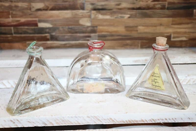 ANCIEN PETIT FLACON DE BAIN MOUSSANT  BOUTEILLE EN VERRE ,TRIAGULAIRE , DOME - Photo 1/3