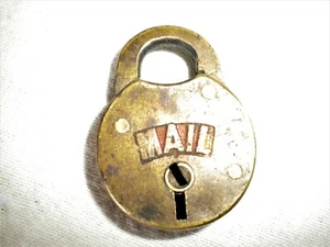 Antik Vintage Messing Post Vorhängeschloss klein ohne Schlüssel aber Schlüsselloch ist frei und dreht sich - Bild 1 von 6