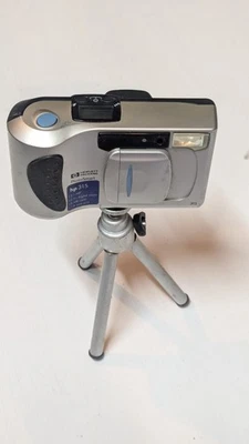 HP Photosmart 315 Digital Camera 2.1MP 2.5X Zoom 8MB Tested Works Vintage Tripod - Image 1 of 2
