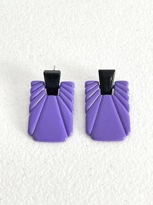 Brincos perfurados vintage coloridos art déco estilo art déco roxo preto dos anos 1980 - Imagem 1 de 4