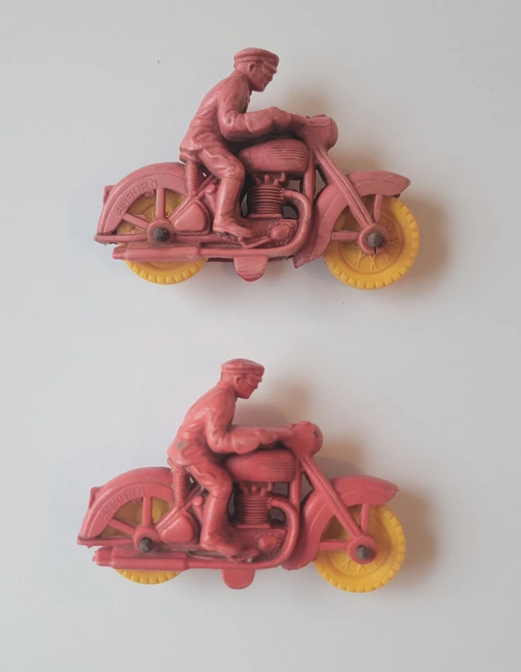 Moto Harley de policía roja vintage de goma castaño rojizo - juego de dos de los años 50 Foto 1 de 1