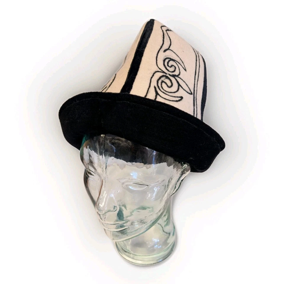 Sombrero étnico tradicional de lana de fieltro vintage Kirguistán tribal Kalpac blanco Foto 1 de 4