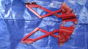 1993-1996 Nissan 300zx convertible trunk hinges 16s red - Picture 1 of 6