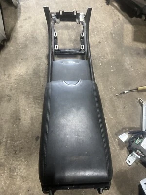 2010 To 2013 INFINITI G37 Sedan CENTER ARM REST Black  OEM — 第 1/4 张图片