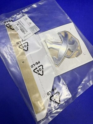 Logo Stemma Posteriore Leone E Lettering 3008 Peugeot Originale 98179002DX - Immagine 1 di 4
