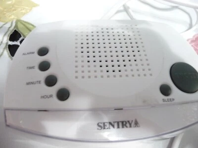 SENTRY AMFM CLOCK RADIO BATTERY OR PLUG IN ALARM WITH SLEEP MODE - Image 1 of 3