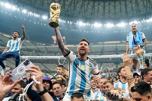 Messi-Soccer-Football-Goat-MVP-4x6 Glossy Photo - Picture 1 of 4