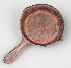 Griswold Cast Iron Skillet Ashtray #0 4.5” X 6 3/4" - Picture 1 of 3