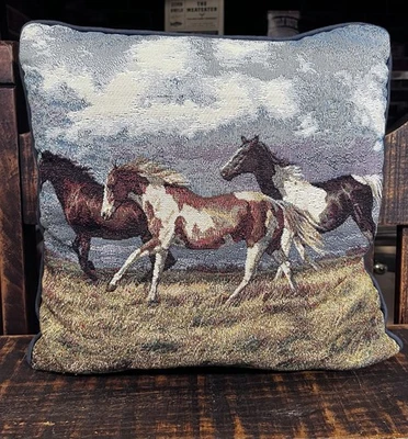 Almohada tapiz para el hogar Mohawk firmada Cummings caballos corriendo ~ 17”x17” Foto 1 de 4
