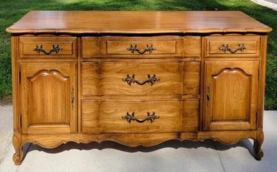 20 世纪 60 年代托马斯维尔法国省路易十五核桃自助餐 — 第 1/4 张图片