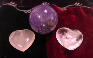 Schöne Amethyst Kristallkugel und 2 wunderschöne Herzen Rose und Quarz Kristall TB - Bild 1 von 4