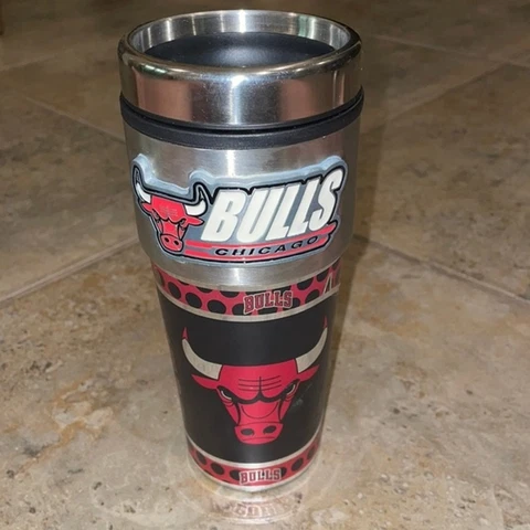 NBA Chicago Bulls 16 oz. Travel Tumbler with Metallic Graphics Cover