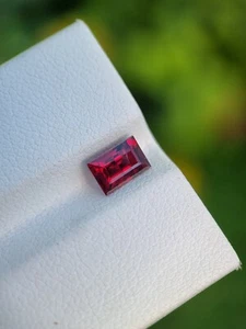 Piedra preciosa granate rojo natural suelta rectangular facetada sin tratar de Afganistán - Imagen 1 de 4