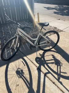 mens trek verve 1 bike white with 3 gear shift and kickstand - Picture 1 of 3