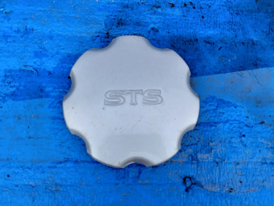 Cadillac Sevilla STS 1997-2002 OEM rueda tapa central plateada 9592206  Foto 1 de 4