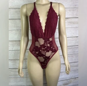 Markenloser burgunderroter Spitzenbody mit Druckknopfverschluss und Schritt keine Größe - Bild 1 von 7