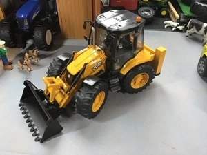 Bruder 1:16 JCB 5CX Backhoe Loader. spares/repair. - Picture 1 of 16