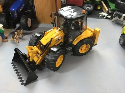 Bruder 1:16 JCB 5CX Backhoe Loader. spares/repair. - Image 1 of 4