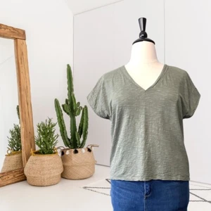 White House Black Market Women' XL Batwing Sleeve V-Neck T-Shirt Textured Green - Picture 1 of 10