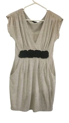 Vestido Rhapsody Talla L Escote en V Elástico, Manga Corta Tul Flores, Gris, Bolsillos  Foto 1 de 4