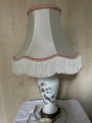 Ancienne lampe pied en porcelaine et laiton, électrifié vintage oiseau/fleurs - Photo 1/4