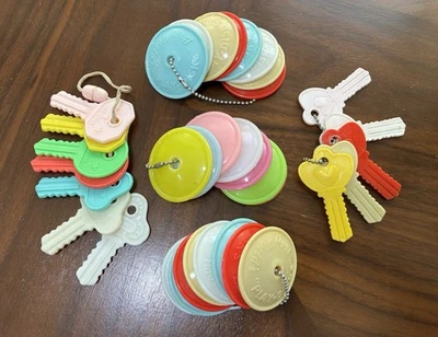Vintage 1950's Hard Plastic Baby Keys & Discs Teething Toys on Chain - Mixed Lot - Image 1 of 4