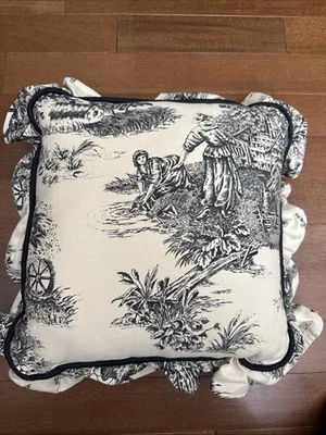 "Almohada Waverly Garden Room baño negro con volantes escena country 16x16""" Foto 1 de 4
