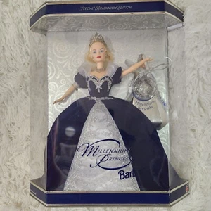 Muñeca Barbie Princesa del Milenio Edición Especial Milenio con Ornamentos de Recuerdo - Imagen 1 de 2