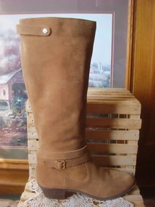 Neu ohne Karton ~ Crown & Ivy Kaylee ~ hellbraune Wildleder-Reitstiefel Schnallenriemen ~ 8M - Bild 1 von 9