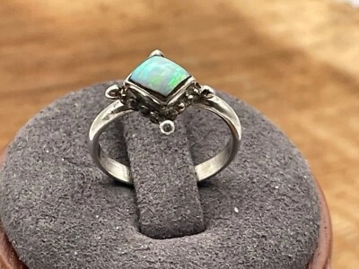 Anillo vintage con cuentas de ópalo suroeste/nativo talla 5,5--333,25 Foto 1 de 4