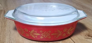 Vintage PYREX Red & Gold Poinsettia 2 1/2 Qt Lidded Casserole #045 READ - Picture 1 of 13