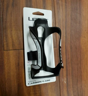 Jaula para botellas de agua Lezyne Road Drive de fibra de carbono para ciclismo - negra Foto 1 de 3