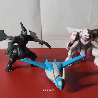 Juego de 3 juguetes Pokemon McDonald's, Palkia, Zekrom, Latios Foto 1 de 4