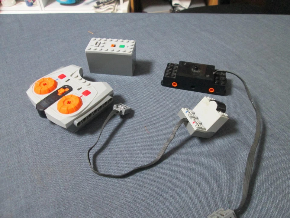 Lego Power Functions  - Zug Set  -  Motor, Empfänger  V1, Batteriekasten, Fernst - Bild 1 von 1