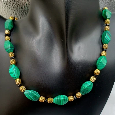 Ожерелье из малахита ручной работы позолота и черные стеклянные бусины 19 дюймов - Изображение 1 из 4