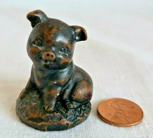 Estatuilla en miniatura coleccionable vintage de resina tallada cerdo lechón marrón - Imagen 1 de 6