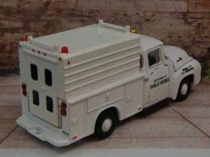 1956 56 Ford F100 Public Works Utility Truck Maßstab 1:64 Limited Edition I - Bild 1 von 5