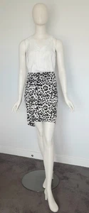 Falda ajustada con dobladillo redondo jersey estampado de leopardo blanco y negro talla 16 de Witchery - Imagen 1 de 10