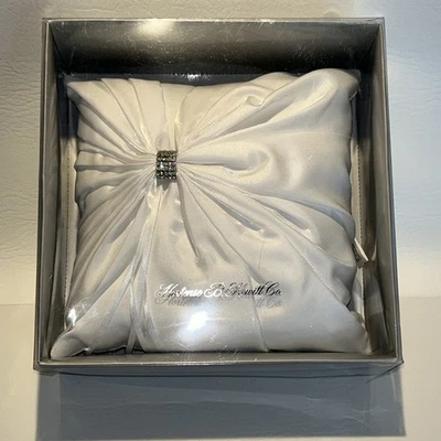 Travesseiro anel Hortense B Hewitt branco/fita strass, novo na caixa - Imagem 1 de 4