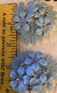 Vintage blaue Kunststoff Ohrringe Blume & Silber Perlen Clip-On Paar - Bild 1 von 4