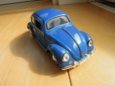 Auto pressofusa: Volkswagen Maggiolino Classical, blu, 1/24 - Immagine 1 di 4