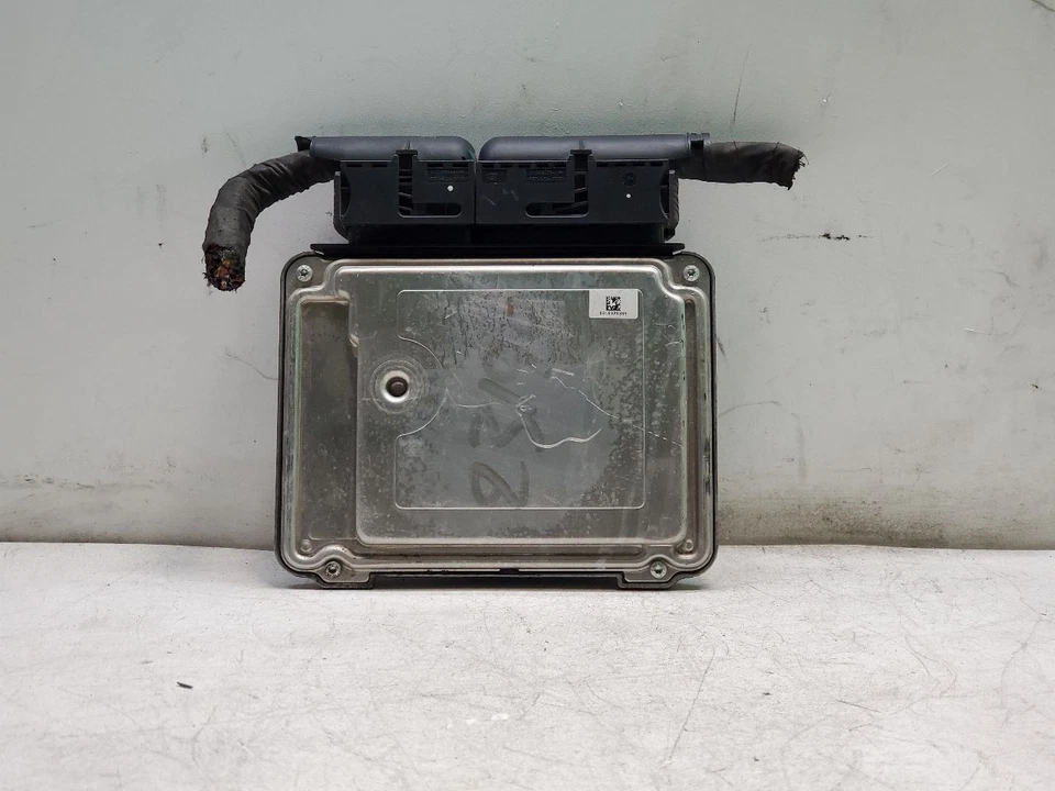 Módulo de control del motor Volkswagen Beetle 2012 ECM OEM Foto 1 de 4