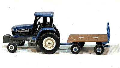 Vintage 1999 Ertl New Holland Genesis 8770 Tractor Farm Country 1/64 w/ Wagon - Image 1 of 4