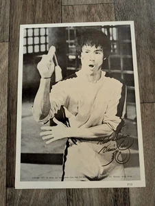 Bruce Lee - Hong Kong Pre-Printed Autographed Photo Card - 1978 - Bild 1 von 6