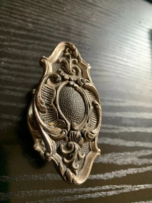 Une Ancienne poignée crémone de fenêtre sur platine carré de 7 mm porte ect... - Photo 1/4