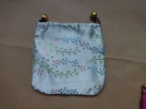 Embroidered pale green satin make up bag, size approx 12.5 x 12.5 cms - Picture 1 of 1