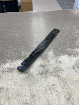 BIN UNLOADER FRONT BRACE ON OLDER GLEANER COMBINES 71133756 - Image 1 of 2