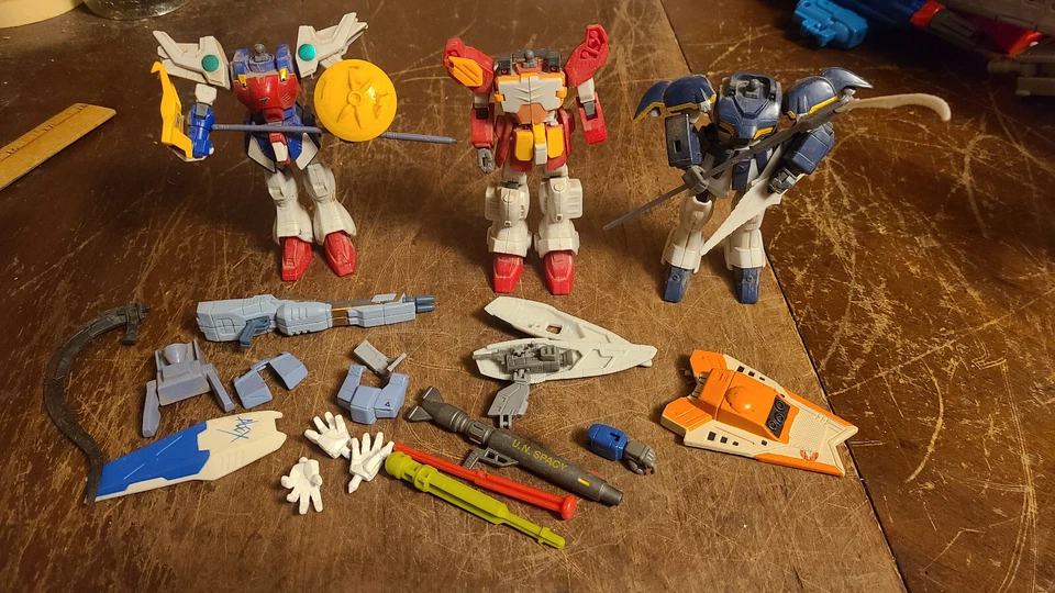 BANDAI GUNDAM TRAJE MÓVIL ROBOTECH figuras con armas MISTERIOSAS ¡Lote de ACCESORIOS!! Foto 1 de 4