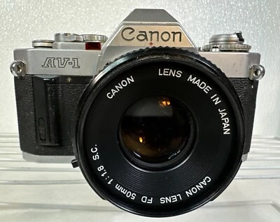 Cámara fotográfica Canon AV-1 plateada SLR 35 mm, lente de 50 mm probada Foto 1 de 4