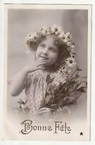Carte FANTAISIE - Old Postcard - Fillette au bouquet de Fleurs Bonne Fete - Imagen 1 de 2